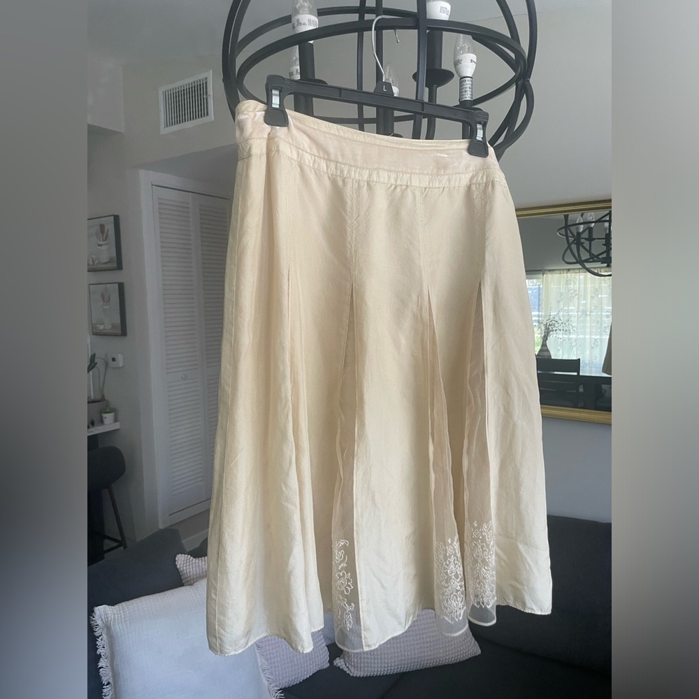 Super cute vantage skirt.